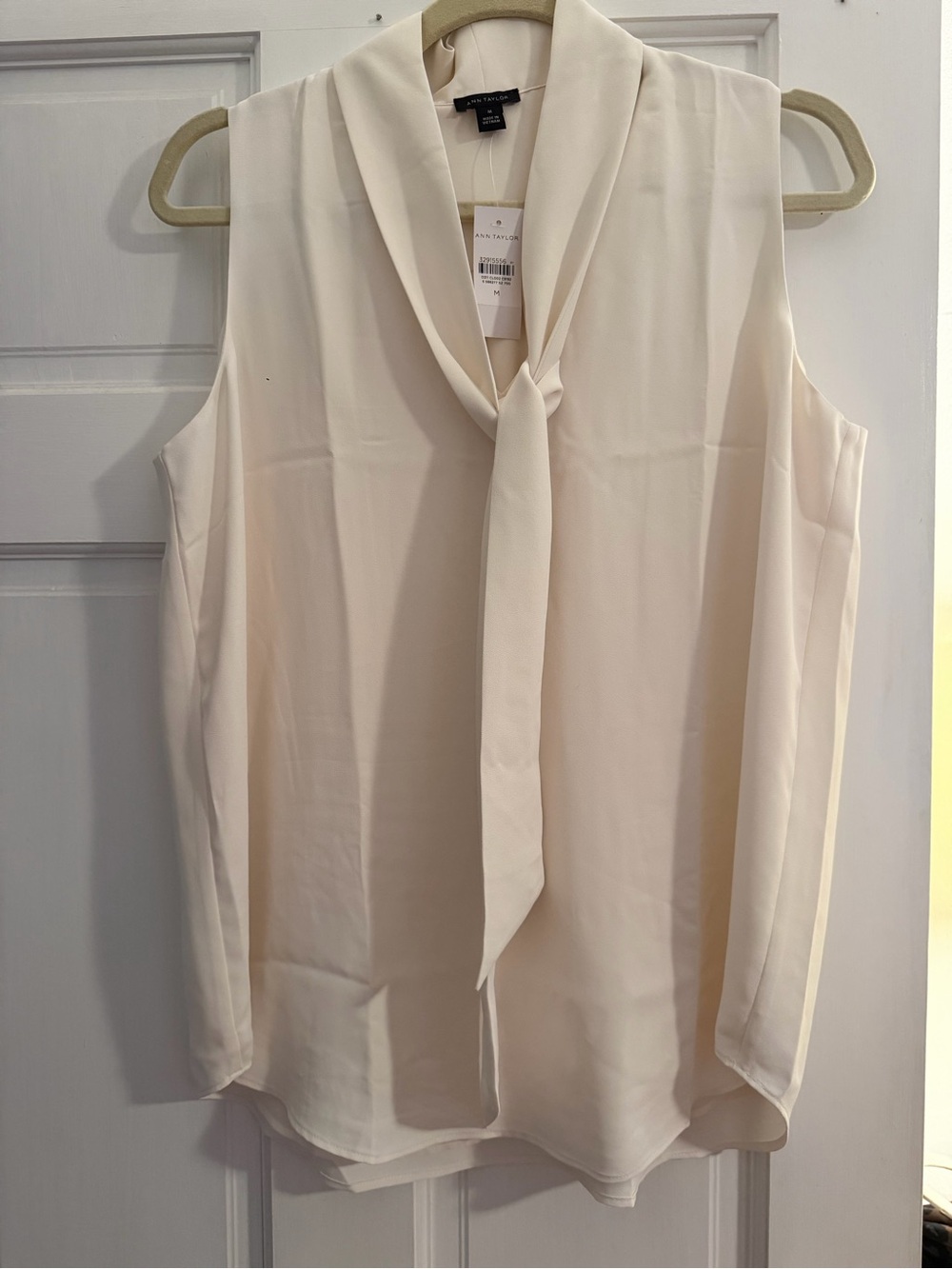 Anne Taylor Cream Tie-Neck Sleeveless Blouse